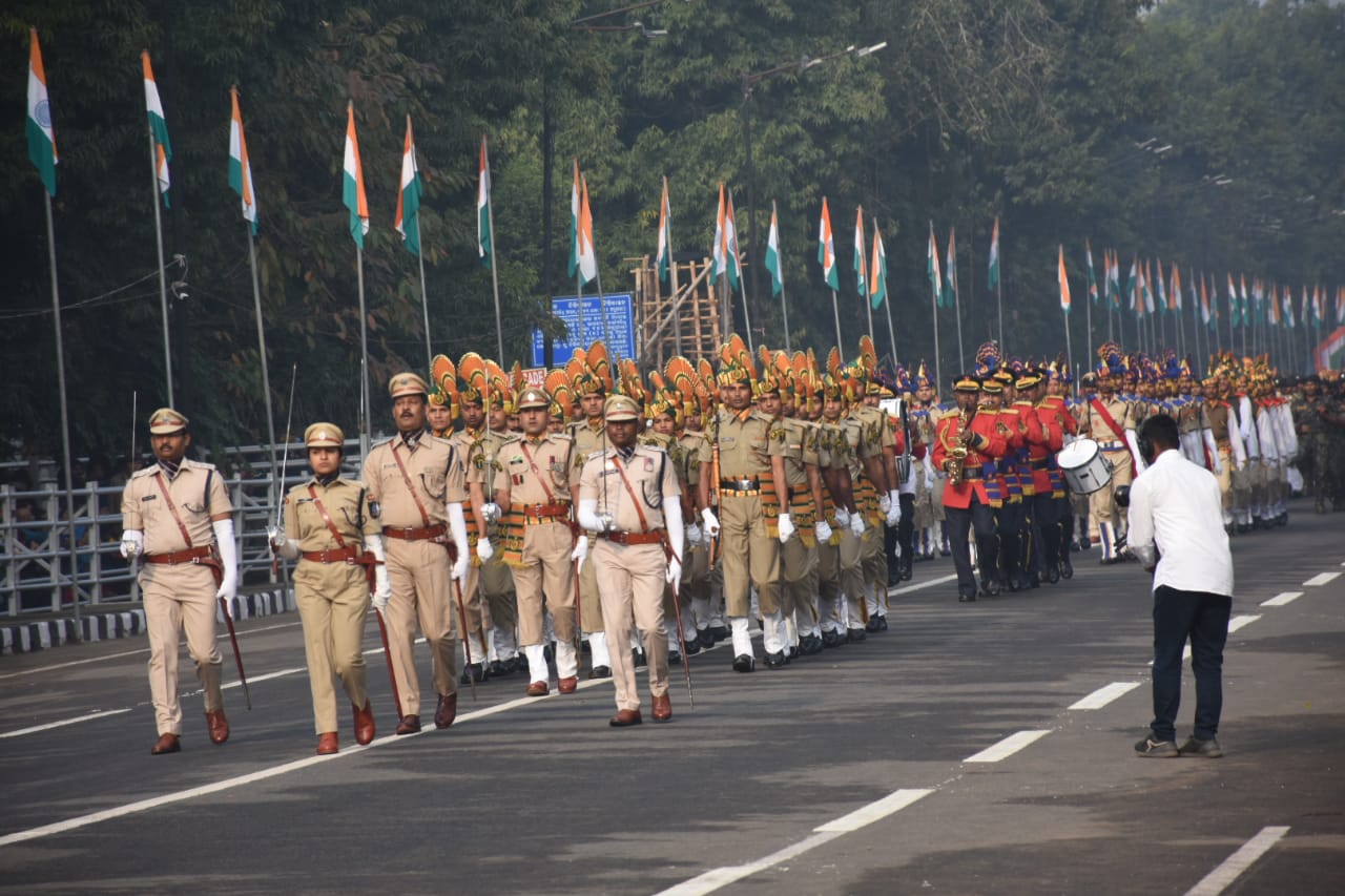 ଗାନ୍ଧୀ ମାର୍ଗରେ ଜାତୀୟ ପତାକା ଉତ୍ତୋଳନ କଲେ ରାଜ୍ୟପାଳ